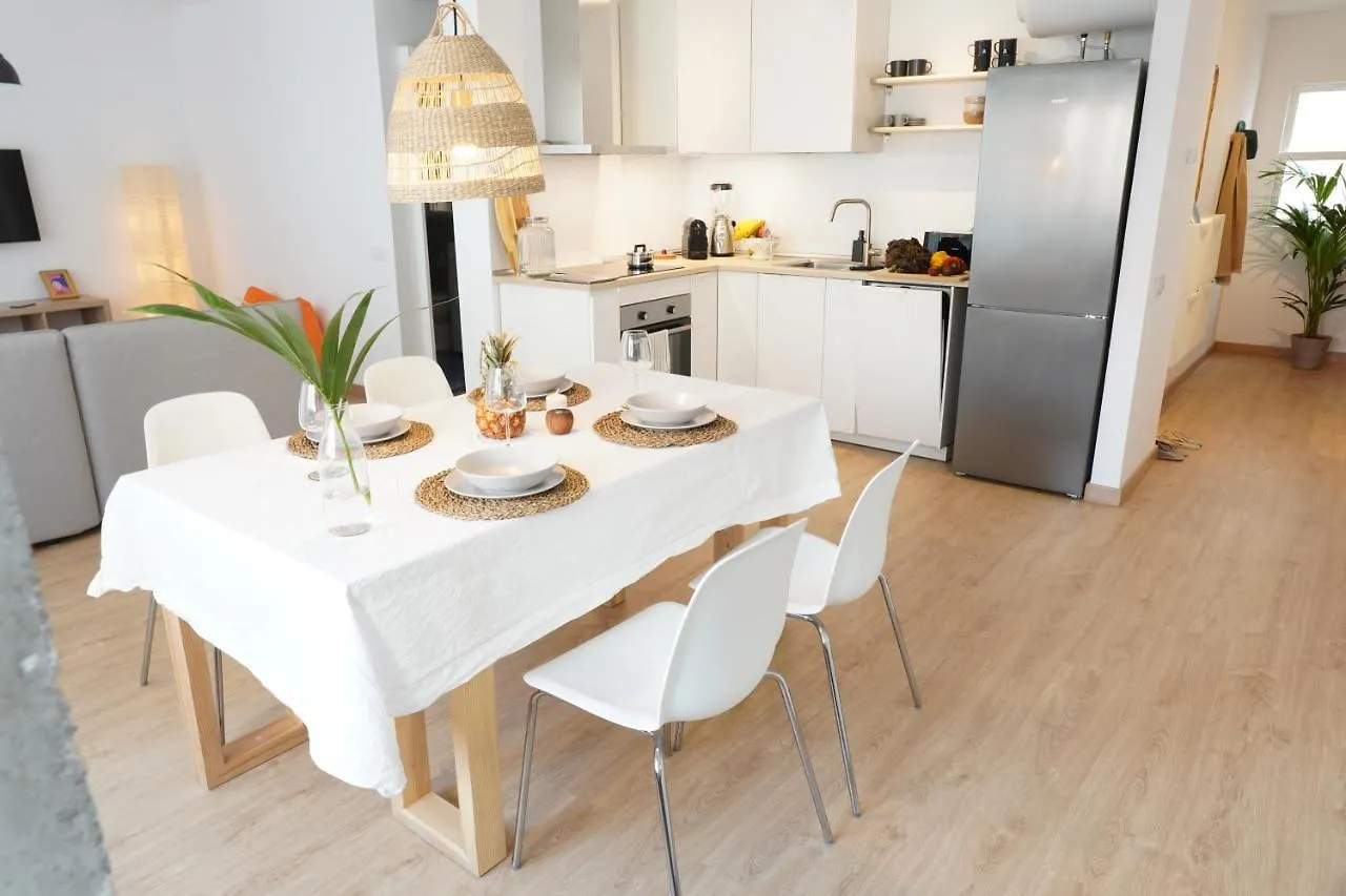 Contacten van Wind House